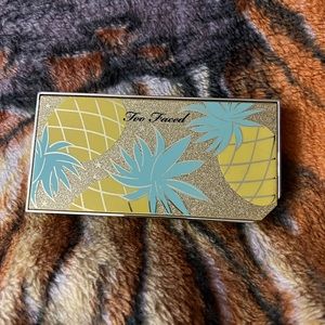 Too faced Sparkling pineapple